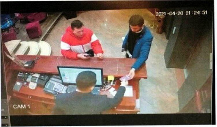 <p>Yazıda, "Bilişim Sistemleri Banka veya Kredi Kurumlarının Araç Olarak Kullanılması Suretiyle Dolandırıcılık, Tacir veya Şirket Yöneticileri ile Kooperatif Yöneticilerinin Dolandırıcılığı, Suç İşlemek Amacıyla Örgüt Kurma" suçlarından İstanbul Anadolu 7. Sulh Ceza Hakimliği'nin yakalama kararına istinaden Faruk Fatih Özer'in kırmızı bültenle uluslararası seviyede arandığı bilgisi verildi, Faruk Fatih Özer'in Arnavutluk'tan iadesinin talep edildiği kaydedildi.</p>
<p> </p>
