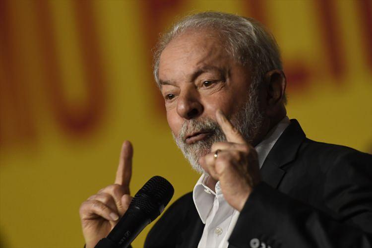 <p>Seçim yarışında Lula’nın kazanmaya en yakın aday olmasına rağmen muhafazakarların oluşturduğu koalisyonun kongrenin her iki meclisinde de çoğunluğu ele geçirmesi bekleniyor.</p>
