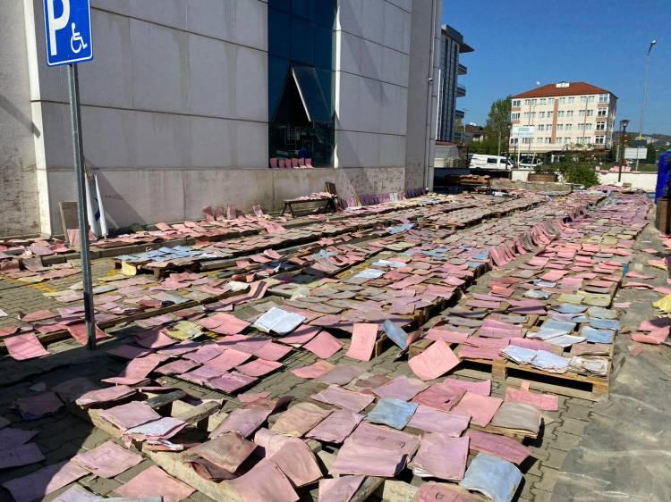 <p>Bartın’da, 27 Haziran’da Bartın Irmağı’nın taşması sonucu Cumhuriyet Mahallesi’nde bulunan 4 katlı Bartın Sosyal Güvenlik Kurumu binasının bodrum katı suyla doldu. </p>
