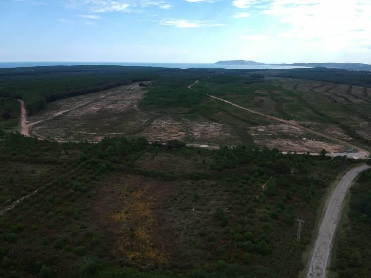 <p>Daha önce anlaşma yapılan Japon Mitsubishi firması, nükleer santral inşaatlarında artan maliyetler ve Japonya’nın iç piyasasındaki ekonomik hareketlilikten kaynaklı Sinop NGS projesini askıya almıştı.</p>