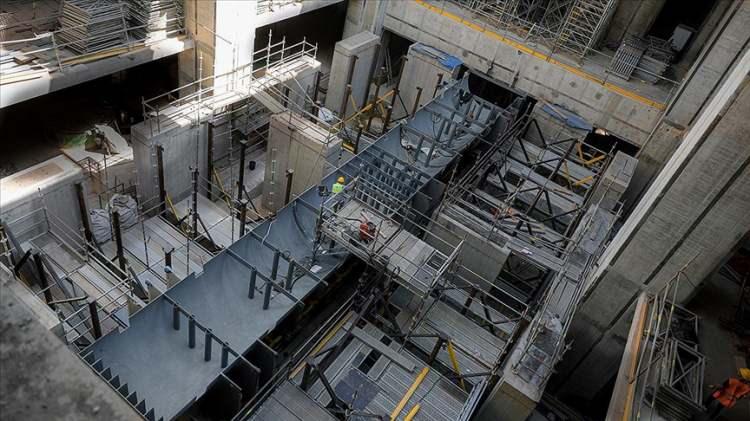 <p>Güney Kore, 2021 yıl sonu rakamları ile kişi başı GSYİH'sını 35 bin 200 ABD dolara çıkardı. Uzmanlara göre kişi başına düşen GSYH'sı 2021 yıl sonu rakamları ile 9 bin 539 ABD doları olan Türkiye de Akkuyu NGS ile başlayan nükleer santral tecrübesini, yurt dışı pazarlara açılmakta kullanabilir. Bu konuda geç kalınmış da olsa gelecek için umut verici bir sürecin başladığı kaydediliyor.</p>
