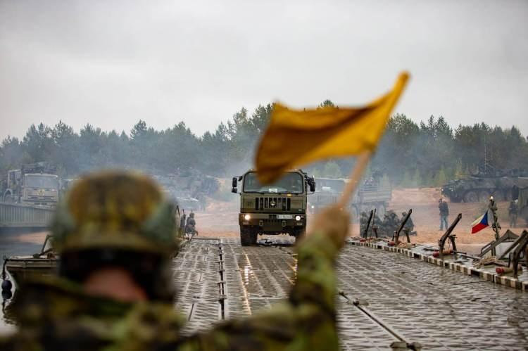 <p>Tatbikatta ABD'nin HIMARS M142 füzeleri de hızlı konuşlanma kabiliyetlerini sergilemek üzere kullanıldı. </p>