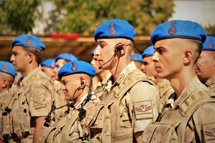 <p>Suriye Görev Gücü'nde yer alacak Elazığ Jandarma Komando Tabur Komutanlığında görevli komandolar, dualar eşliğinde Suriye’ye uğurlandı.</p>
