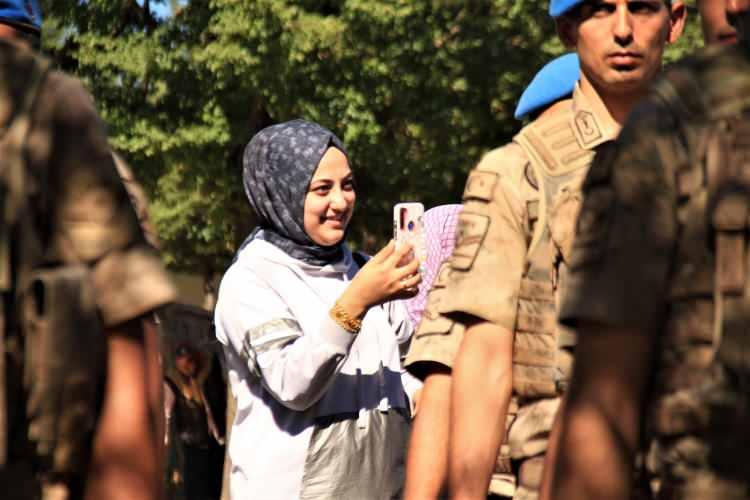 <p>Törene, 8. Kolordu Komutanı Tümgeneral Tamer Atay, Fırat Üniversitesi Rektörü Prof. Dr. Fahrettin Göktaş, Cumhuriyet Başsavcısı Ömer Karişit, İl Emniyet Müdürü Celal Sel, askerler ve aileleri katıldı.</p>
<p> </p>