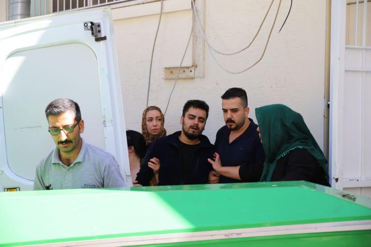 <p>Muhabbet Toz, <strong>"Mehmet bana ev kiralamıştı. Melisa fuhuş yaptığı için bu eve fazla gelmiyordu anca iki çocuğuna ben bakıyordum. Melisa, hem Lina Nazlı hem de Naime Ceyda'yı zaman zaman darbederdi. Özellikle Lina Nazlı'yı darbettiği gibi kolunu ve bacaklarını ısırırdı. Arkadaşım olan Mehmet Aksu da birkaç kez evde alkol alırken bu çocukların ağlama sesine sinirlendiği için Lina Nazlı'yı kolundan ve bacağından birkaç kez ısırıp bağırdığını görmüştüm" </strong>dedi.</p>