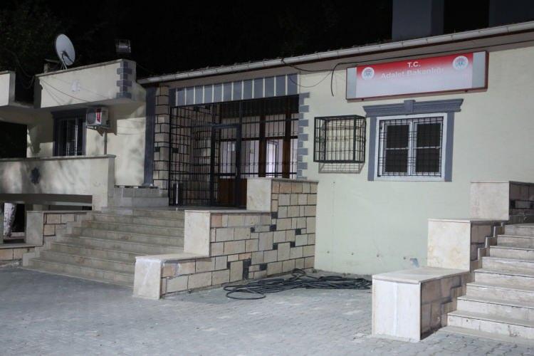 <p><strong>Tarihi tam olarak hatırlamıyorum ama şubat ayı sonu veya mart ayının ilk günleri; 'Melisa'nın büyük çocuğu Lina Nazlı çok kötü, hemen yanıma gel' şeklinde mesaj attı. Ben de bunun üzerine Muhabbet'in kaldığı eve gittim. Eve girdiğimde Lina Nazlı, televizyonun bulunduğu odada yerde halının üzerine sırt üstü hareketsiz yatıyordu.</strong></p>
