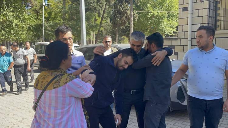 <p><strong>Lina'nın cesedini çarşafa sarıp eve bıraktık. Ceyda Naime'yi alarak evden ayrıldık ve çocuğu Mehmet bir bakıcıya bıraktı. Mehmet bana aynı gün otelde bir oda tuttu. Geceyi otelde geçirdim, bir gün sonra Mehmet beni aldı ve gidip evden cesedi alıp, satın aldığı ve iş yerine getirilen derin dondurucuya koyduk"</strong> diye konuştu.</p>