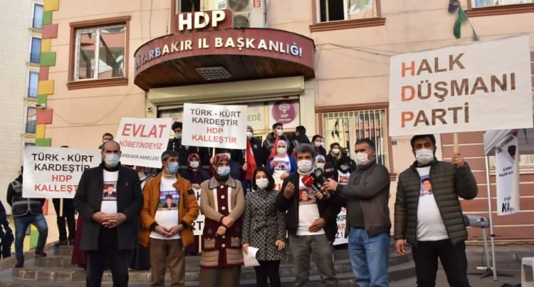 <p>Diyarbakır annelerinin acı dolu hikayeleri "Hasan Gelmedi" adlı oyunla tiyatro sahnesine taşınacak.</p>

