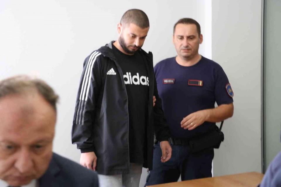 <p>Mahkemece takdir yapılıp talep edilmesi durumunda ise bahsi geçen eşya hakkında delil teşkil etme niteliği belirtilerek el koyma kararı verilmesi ve kararın, eşyanın Türkiye'ye teslimine ilişkin bir talep yazısına ek yapılarak Bakanlığa iletilmesi rica edildi.</p>
<p> </p>