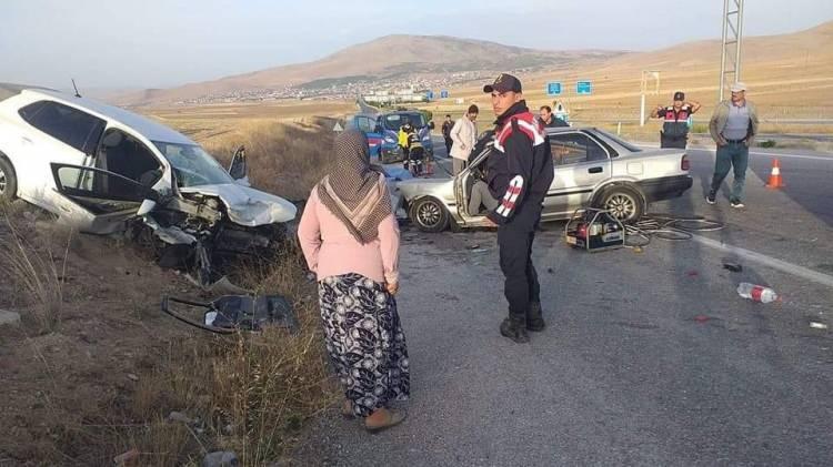 <p>Araçların hurdaya döndüğü kazada, Bayram Kaya, Zehra Kaya, Murat Kaya ve Rahime Harmankaya olay yerinde hayatını kaybetti. Yaralanan 3 kişi ise olay yerindeki ilk müdahalenin ardından Konya'daki çeşitli hastanelere kaldırıldı. </p>