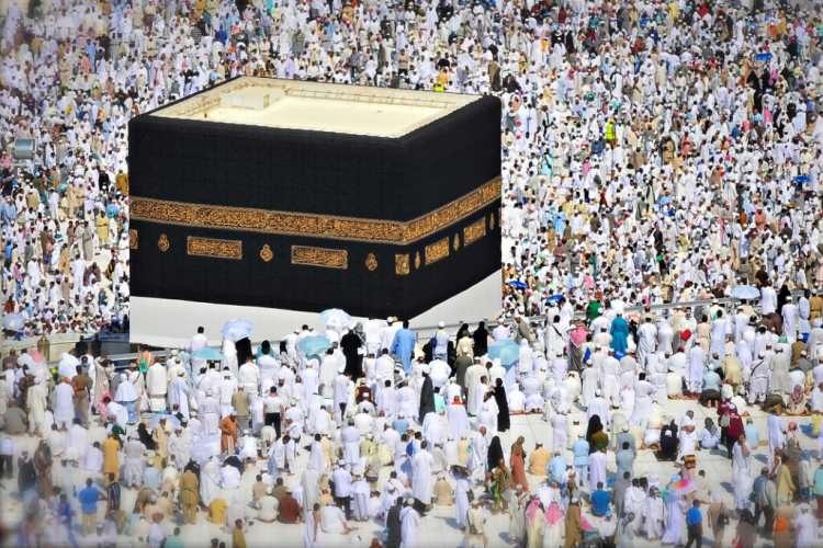 <p><span style="color:#000000"><strong>Mavi Tik'li yani Instagram tarafından "onaylanan" bu hesap "Kabe'yi, Kur'an'ı ve Hz. İbrahim ile İslâm'ı LGBT'ye göre reforme etmek istiyoruz" ifadeleriyle skandal görüntüleri paylaştı. </strong></span><strong><a href="https://www.yasemin.com/"><span style="color:rgb(255, 255, 255)">(yasemin.com)</span></a></strong></p>