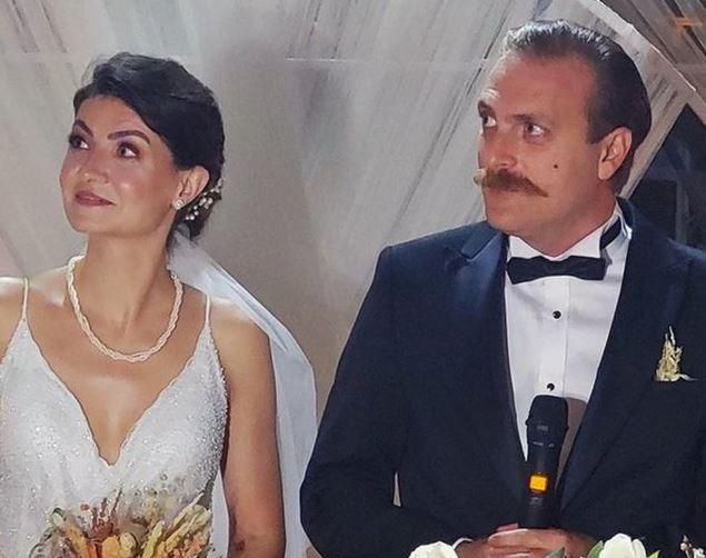 <p><span style="color:#800080"><strong>Özkaya açıklamasında </strong></span><span style="color:#EE82EE"><strong>"Arkadaşlar ben evlenmem demeyin. Şekil A da görüldüğü gibi..."</strong></span><span style="color:#800080"><strong> notunu düştü.</strong></span></p>
