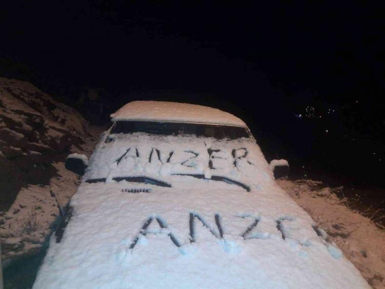 <p>Kar kalınlığı, 2 bin rakımın üstündeki yaylalarda yer yer 10 santimetreye ulaştı.</p>