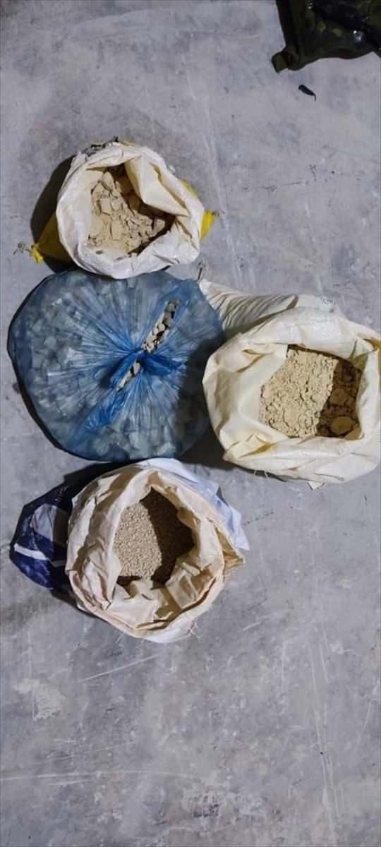<p>Operasyonlarda 350 kilo TNT, 20 patlamaya hazır el yapımı patlayıcı, 14 boş el yapımı patlayıcı düzeneği, 3 intihar kemeri, 2 intihar yeleği, 600 fünye, 7 AK-47 tüfek, </p>
<p> </p>