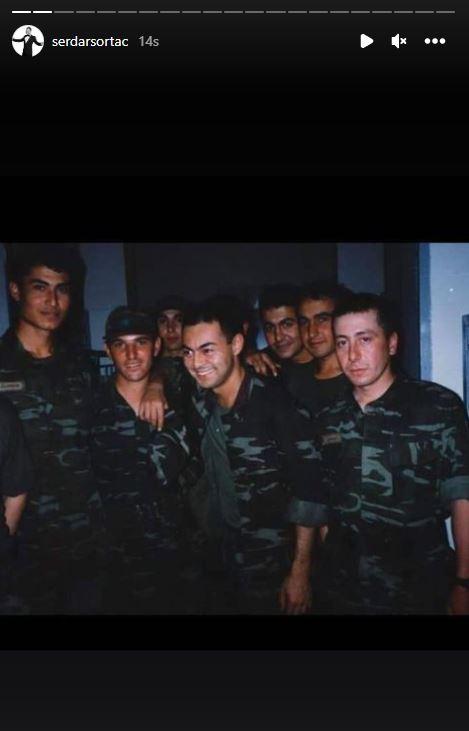 <p><strong>Askerlik yaptığı sıralarda arkadaşlarıyla birlikte çekilmiş olduğu bu kareyi yayınladı. </strong></p>
