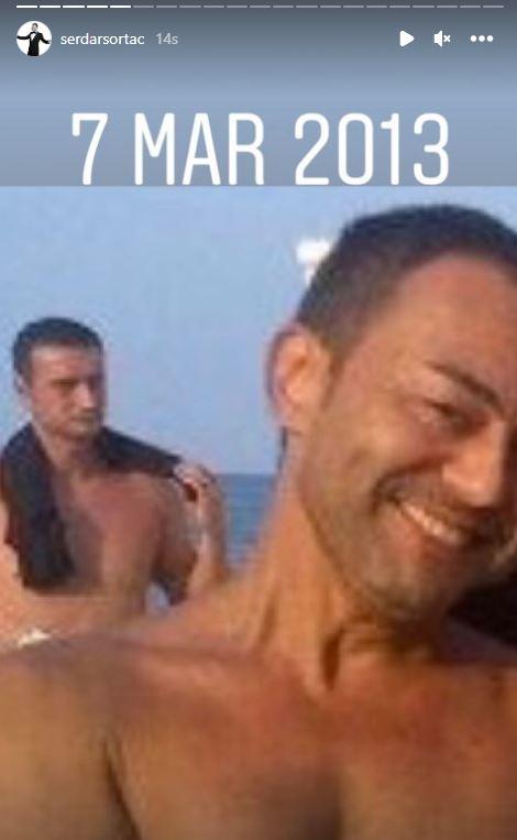 <p><strong>2013 yılında ünlü şarkıcı Sinan Özen ile denizde yüzerken çekilmiş olduğu kare hayranlarını mest etti. </strong></p>
