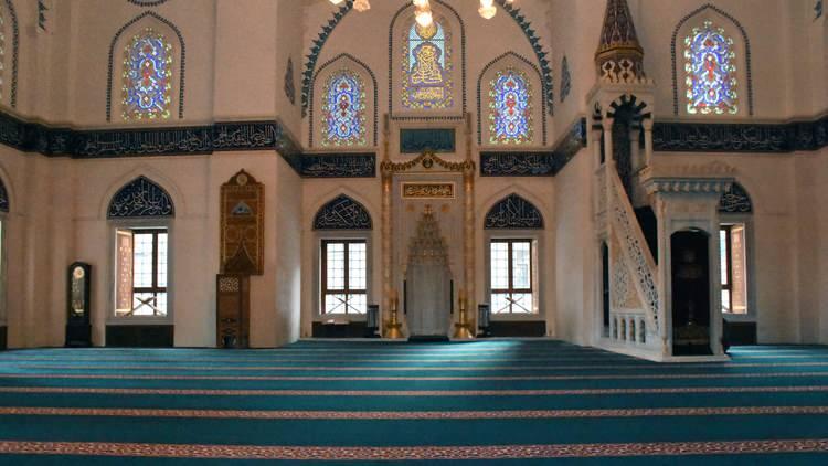 <div>"İSLAM'IN MESAJINI ANLAMAK IÇIN GÜZEL BIR UYGULAMA"</div>

<div> </div>

<div>Müslüman Japonya vatandaşı Fuda Tamaki, uygulamayı beğendiğini belirterek, Tokyo Camii çalışanlarına teşekkür etti. Tokyo ve çevresinde birçok yabancı ulustan Müslüman'ın yaşadığının altını çizen Tamaki, "Bu nedenle İslam'ın mesajını anlayabilmek için farklı dillere ihtiyacımız var" diye konuştu. Tokyo Camii'nde hutbelerin Arapça, Türkçe, İngilizce ve Japonca okunduğunu söyleyen Tamaki, bu uygulamanın yalnızca Tokyo Camii'nde olduğuna dikkat çekti.</div>
