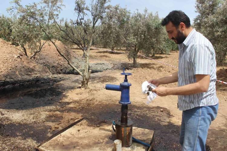 <p>Tarlamdaki petrol rezervinden ümitli olduklarını söylediler. Onlar için tekrar bir numune çıkardım. O numuneyi de inceleyecekler" diye konuştu.</p>