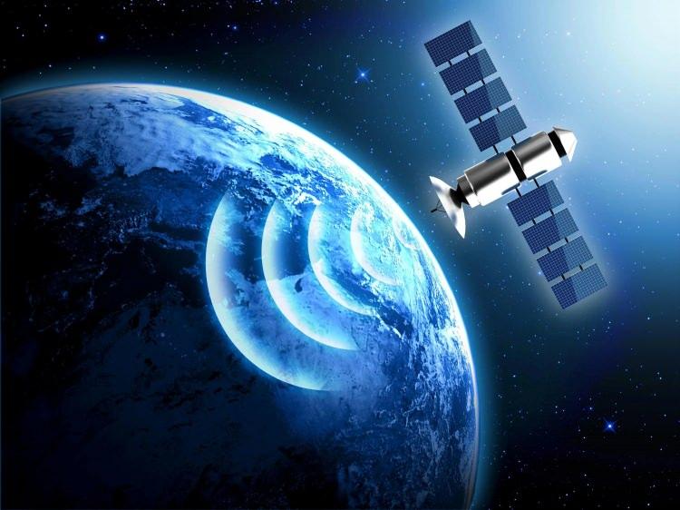 <p>Akıllı telefonlardan uydularla bağlantı kurmak iki şekilde mümkün: Ya uydu frekansını akıllı telefonların yakalacağı şekilde ya da akıllı telefonları uyduların mevcut frekanslarını yakalayacak şekilde geliştirmek gerekiyor.</p>