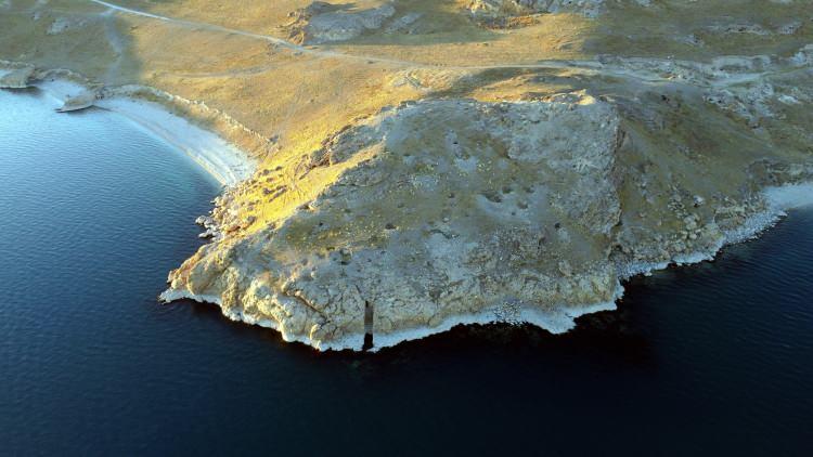 <div>Adem Yolcu ise 10 yıldır doğa fotoğrafları çektiğini belirterek, "Urartular döneminden kalma 11 basamaklı tarihi limanın resimlerini çekmek istedik.</div>