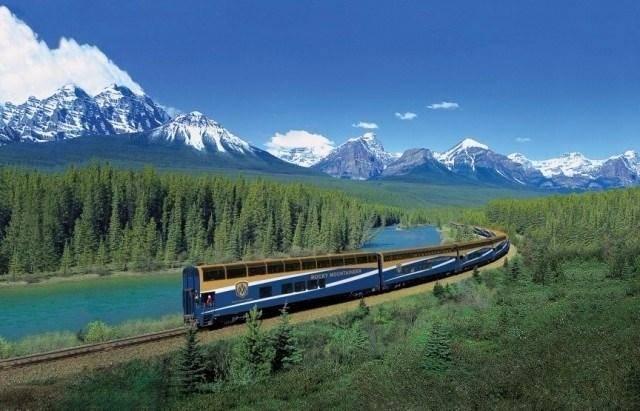 <p><strong>Vancouver ve The Rocky Mountaine ;</strong></p>

<p>Batı Kanada’da yükselen Rocky Dağlarını seyretmenin en güzel yolu bu hatta çalışan tren ile seyahat etmektir. Bu tarihsel rota, Kanada Pasifik Demiryolunun tamamlanması ile daha da yoğun ilgiye maruz kalmaktadır. Ayrıca tren hattında olan Goldleaf Hizmet Ödüllü şefler ile yemekler muhteşemdir.</p>
