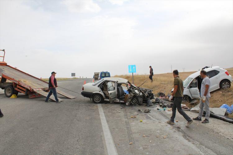 <p>Kazada ağır yaralanan ve Konya'ya sevk edilen Zübeyde Harmancı da yapılan tüm müdahaleye rağmen kurtarılamadı. </p>
