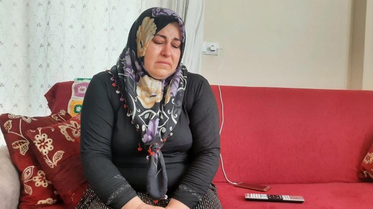 <p>Mustafa Murat Ayhan’ın cezaevinde öldüğü haberini alan Azra’nın annesi Mezide Haytaoğlu, kızının katilinin ölmesinin ardından yürekleri burkan açıklamalar yaptı.</p>
