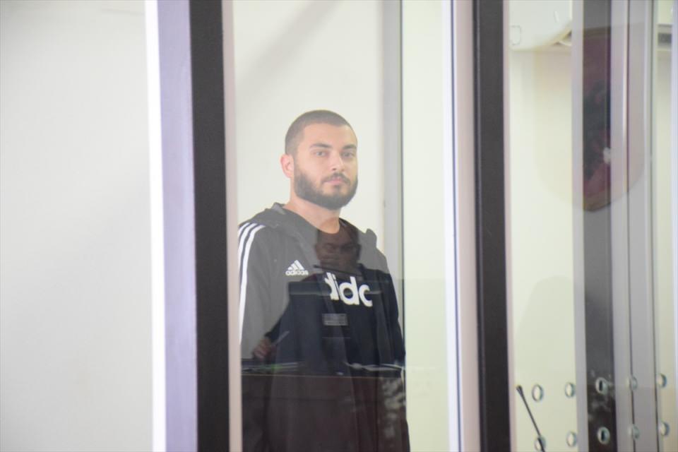 <p><strong>"DELİL TEŞKİL EDEBİLİR" DİYEREK EL KOYULABİLİR</strong></p>
<p>Özer'in laptop, cep telefonu gibi kişisel eşyasının iade talebine konu suça yönelik olup olmadığının mahkemece değerlendirilmesinin uygun olacağının düşünüldüğünü belirten Bakanlık, bu evrakın ivedi bir şekilde mahkemesine iletilmesini istedi.</p>