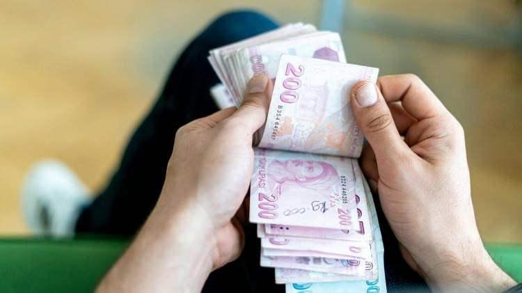 <p>İŞTE ÖRNEKLER: </p>

<p> </p>

<p>2022 Temmuz ayı itibariyle ek göstergesi 3000’den 3600’e çıkan ve 30 yıllık hizmeti olan birinci derecedeki bir memurun; emekli aylığında 1.728 TL, emekli ikramiyesinde ise 62 bin 299 TL artış olacak.</p>
