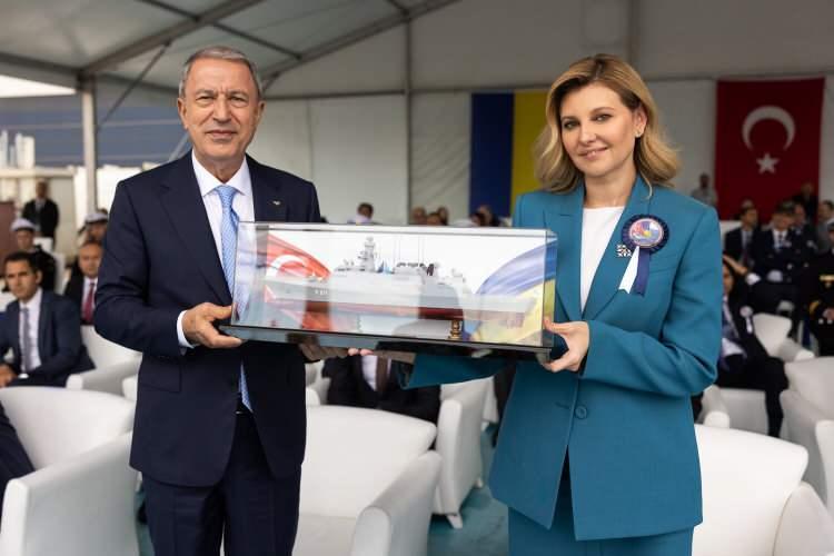 <p>Ukrayna Devlet Başkanı Volodimir Zelenski’nin eşi Olena Zelenska Ukrayna donanması için inşa edilen MİLGEM korveti  ‘Hetman Ivan Mazepa’nın açılış törenine katıldı.</p>
