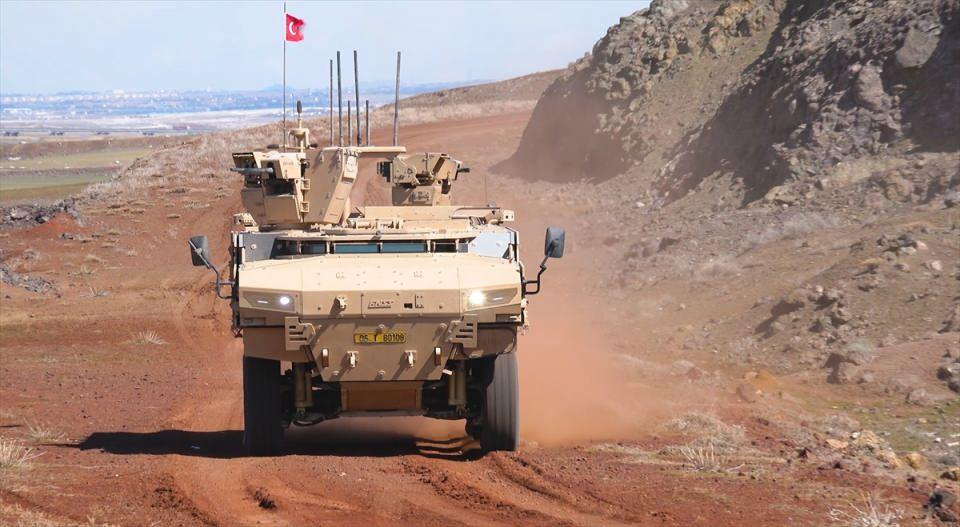 <p>Küçük, Özel Operasyonlar Aracı için bütün bu aşamaları geçtiklerini, doğrulamaları yaptıklarını dile getirerek, "Bu araç bunlardan başarıyla geçti. Şu anda konfigürasyon donmuş durumda. Aracımız askeri standartlara uygun olarak güvenilirlik ve dayanıklılık testlerinin tamamını bitirdi. Asfalt yoldaki hızlı kullanım testleri, stabilize yolda testler, çok ağır şartlarda yoğun çamurda sürüş testleri tamamlanmış durumda. Seri üretimlerimiz devam etmekte olup, ilk parti araçlarımız teslimata hazırlanmaktadır." dedi.</p>
<p> </p>