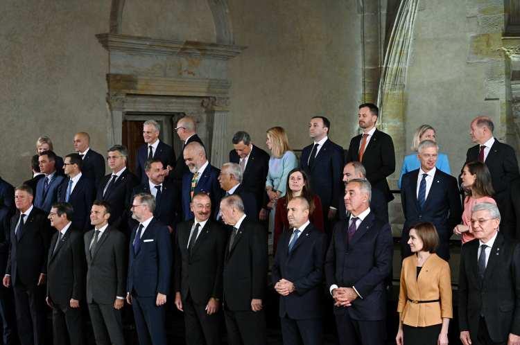 <p>Fransa, doğalgaz boru hatları, siber güvenlik ve enerji kaynakları gibi Avrupa’nın kritik konulardaki altyapısını koruma konusunda liderler arasında potansiyel bir iş birliği alanı oluşturmayı hedefliyor. </p>
<p> </p>