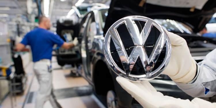 <p>Volkswagen gibi çalışanlarına mont dağıtan Jungheinrich, kış döneminde de ofis binalarından birini tamamen kapatma kararı aldı.</p>
