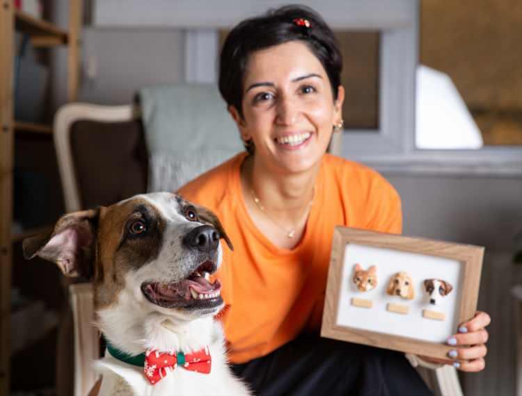 <p><strong>- 10 kedi, 5 köpek, kaplumbağa ve balık bir arada</strong></p>
<p>Bir çocuk annesi Kevser Kişi ise evini çok sayıda can dostuyla paylaşan bir hayvansever.</p>
<p> </p>