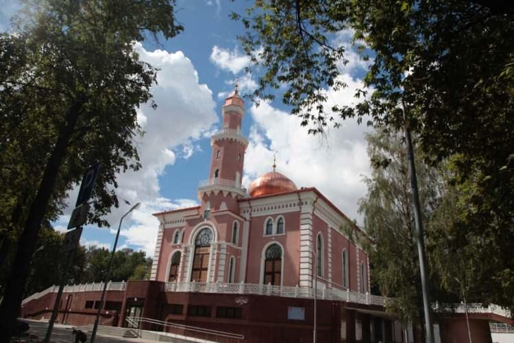 <p>Turan, Diyanet İşleri Başkanlığının faaliyetlerine destek olmak, din hizmetlerinin daha geniş kitlelere ulaştırılması gayesiyle kurulan Vakfın, hayırseverlerin destekleriyle yurt içi ve yurt dışında yapımı tamamlanarak ibadete açılan ve inşaatı devam eden cami projeleriyle ilgili bilgi verdi. </p>
<p></p>