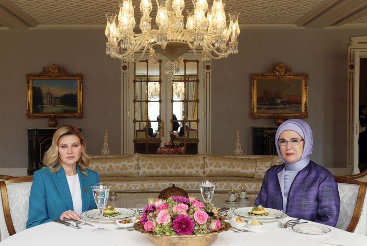 <p>Zelenska, Türkiye ziyareti sırasında Cumhurbaşkanı Recep Tayyip Erdoğan'ın eşi Emine Erdoğan ile Vahdettin Köşkü’nde bir araya geldi.</p>
