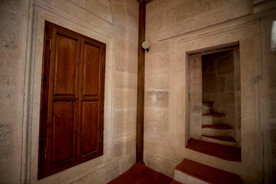 <p>1000 kişinin aynı anda ibadet edebileceği kapasiteye sahip cami, 1824, 1987 ve 2009 yıllarında onarım gördü.</p>
<p> </p>