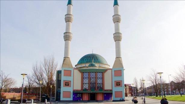 <p>Hollanda: 453</p>

<p> </p>

