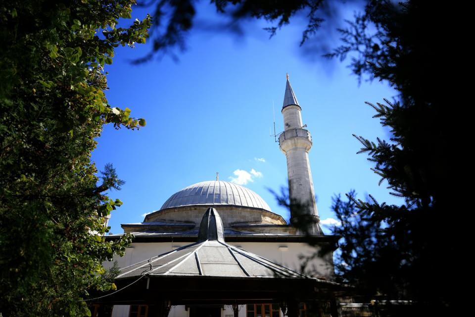 <p><strong>Sokullu Mehmet Paşa Cami</strong></p>

<p>Lüleburgaz ilçesinde Sokullu Mehmet Paşa tarafından 1569-1570 yıllarında ibadet, ticaret ve eğitim amaçlı yapılan külliyenin içerisindeki cami, kültürel zenginliğiyle ön plana çıkıyor.</p>
