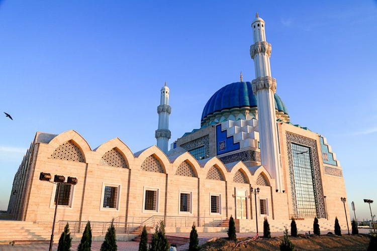 <p>Suriye’nin kuzey bölgesinde savaşta zarar gören 491 caminin bakım ve onarımını yaptık. Şu anda Bosna Hersek, Arnavutluk, Makedonya, Kosova, Rusya, Irak- Kerkük ve Kırgızistan olmak üzere 7 farklı ülkede 7 cami inşaatı devam ediyor. Bu yıl içinde Bosna Hersek'teki yapımı devam eden Ahi Evran Veli Kırşehir Camisi ile Arnavutluk’taki Tiran Namazgah Camii ve Külliyesi’ni tamamlayarak ibadete açmayı planlıyoruz” sözlerini aktardı. </p>
<p> </p>