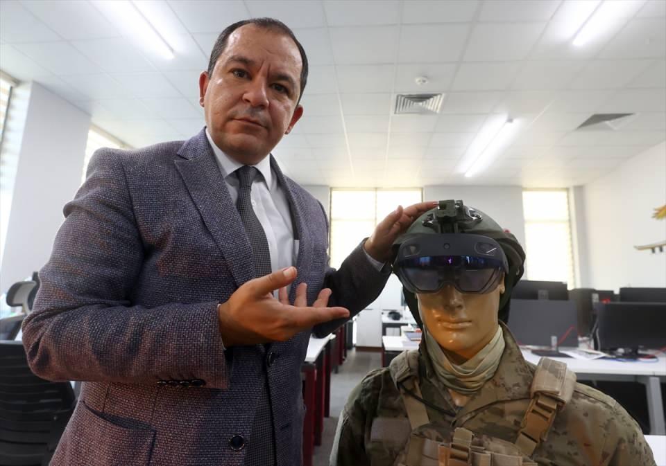 <p>Albayrak, sistem sayesinde özellikle piyade desteği olmayan harekatlarda yakın alandaki tehditlerin ve sıcak çatışma esnasında çevredeki risklerin önceden fark edilmesinin mümkün olacağını belirtti.</p>
<p> </p>