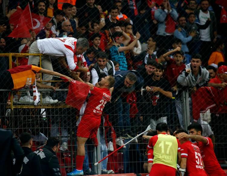 <p>Türkiye’nin ev sahipliğinde düzenlenen 2022 Ampute Futbol Dünya Kupası finalinde Türkiye ile Angola karşılaştı.</p>
