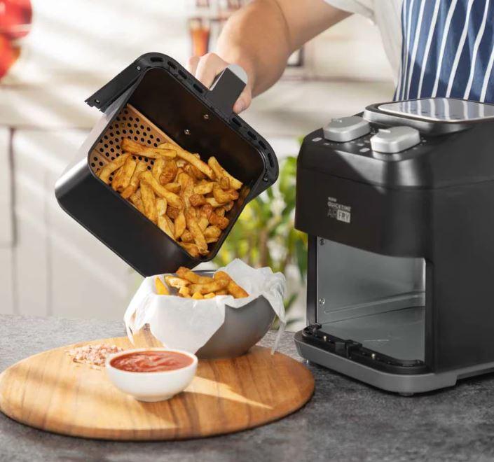<p><span style="color:#8B4513"><strong>Sıcak hava fritözleri, pişirme esnasında kızılötesi radyasyon veya mikrodalga radyasyonu kullanmadığından dolayı sıkıntı olmayacağı söyleniyor.</strong></span></p>
