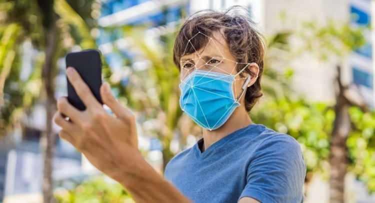 <p>Ancak Face ID, artık maskelerle birlikte yatay modda da çalışabildiği için yüz tanımada oldukça başarılı. Bu da ihtimalin gerçekleşme olasılığını azaltıyor.</p>
