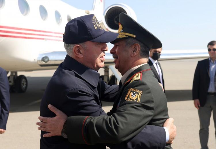 <p> Milli Savunma Bakanı Hulusi Akar, Azerbaycan Savunma Bakanı Orgeneral Zakir Hasanov ile görüştü.</p>
