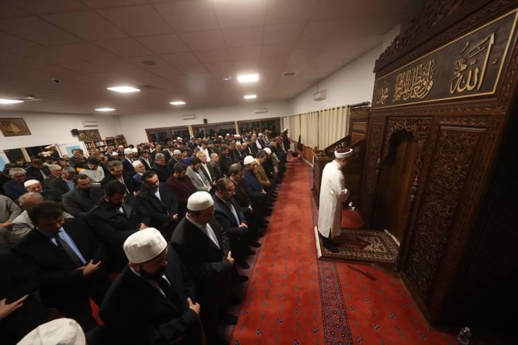 <div><strong>"O BÜTÜN İNSANLIĞA İYİLİK GETİRDİ"</strong></div>

<div> </div>

<p>Mevlid-i Nebi Haftası'nda olduklarını anımsatan Erbaş, <strong>"O, bütün insanlığa iyilik getirdi, güzellikleri getirdi, rahmet anlayışını, merhamet anlayışını getirdi. </strong></p>
