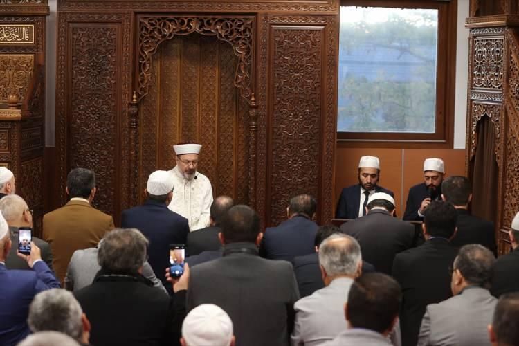 <div><strong>"Gençler, çocuklarımız camilerde temel dini bilgilerini öğreniyorlar. Kur’an-ı Kerim öğreniyorlar. Camilerimiz bizim yuvamız gibi olmuş." </strong>dedi.</div>