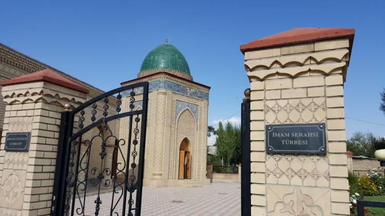 <p>İmam Serahsi Türbesi</p>
<p> </p>