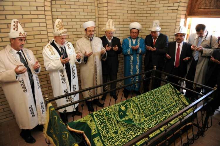 <p>İmam Serahsi Türbesi</p>
<p> </p>