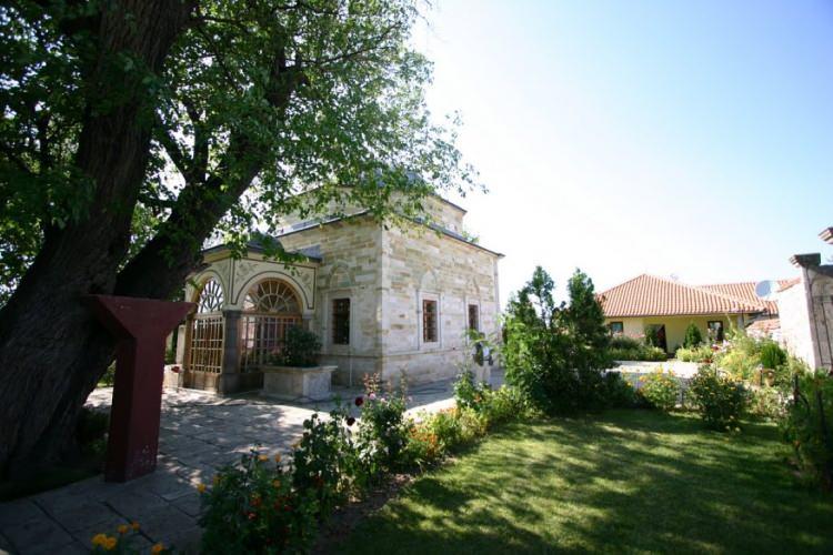 <p><strong>Sultan Murat Hüdavendigar Türbesi Restorasyonu</strong><br />
<br />
Kosova, Priştine, Mazgit Köyü</p>
